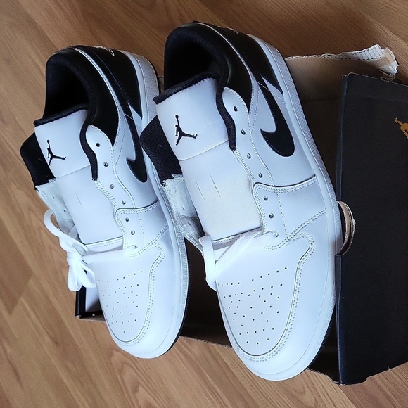 NIB Nike Air Jordan 1 Retro Low Mens Size 11 White/Black-White - Picture 8 of 10